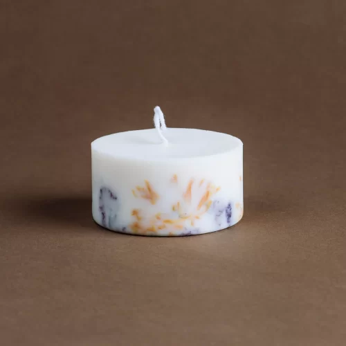 Sojų vaško žvakė su džiovintomis laukinėmis gėlėmis